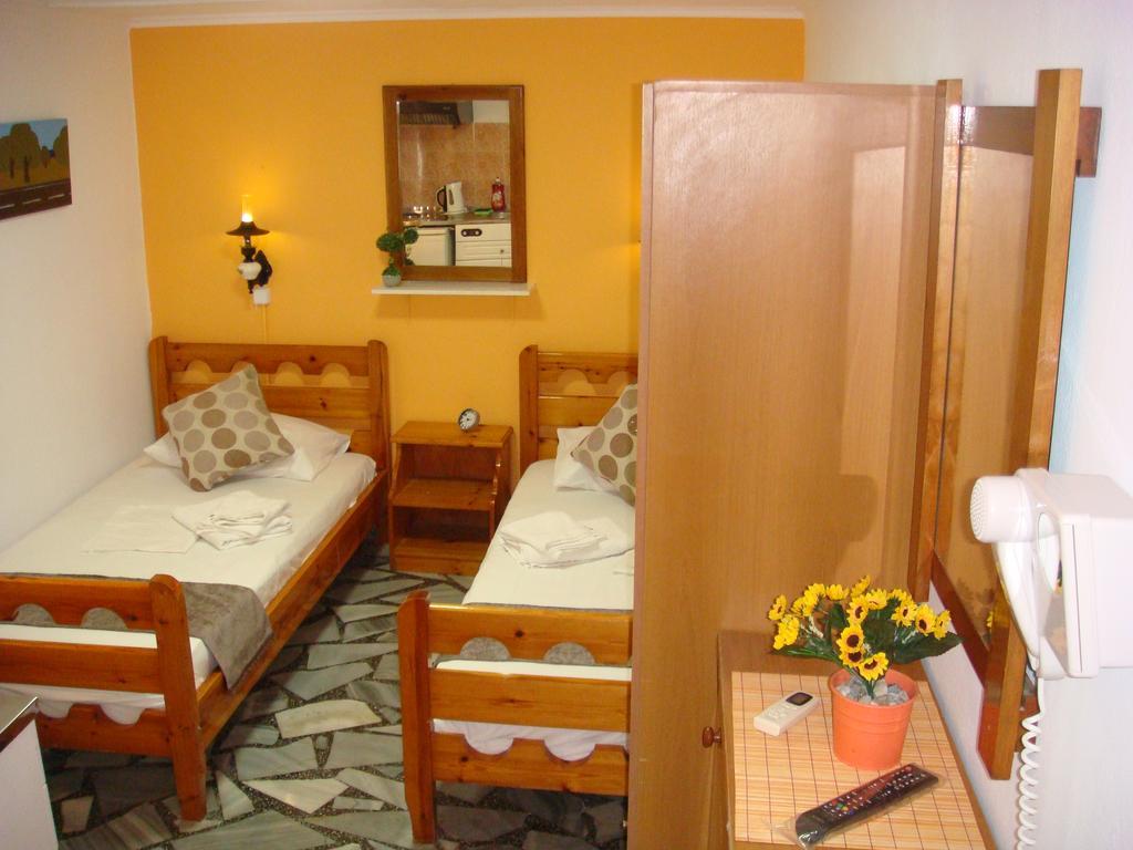 Boussetil Rooms Capanmat Tínos Exterior foto